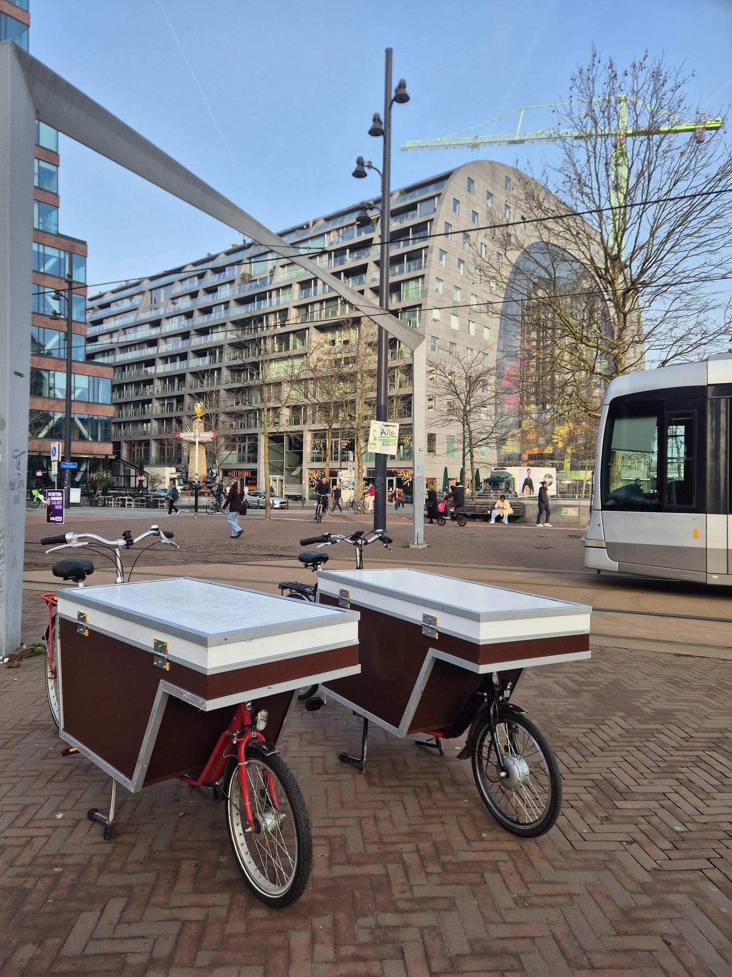 Electric cargo bike built from an old frame